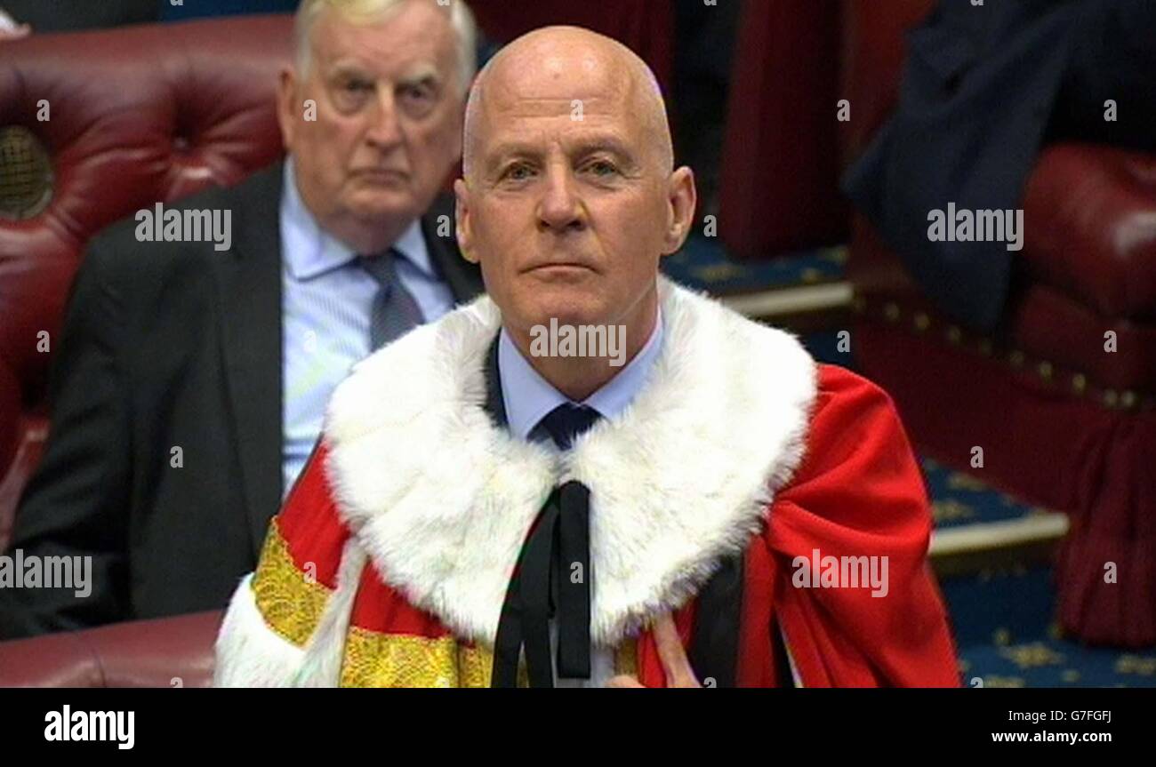 Lord Michael Cashman lors de la brève cérémonie où il a pris son siège à la Chambre des Lords. Banque D'Images