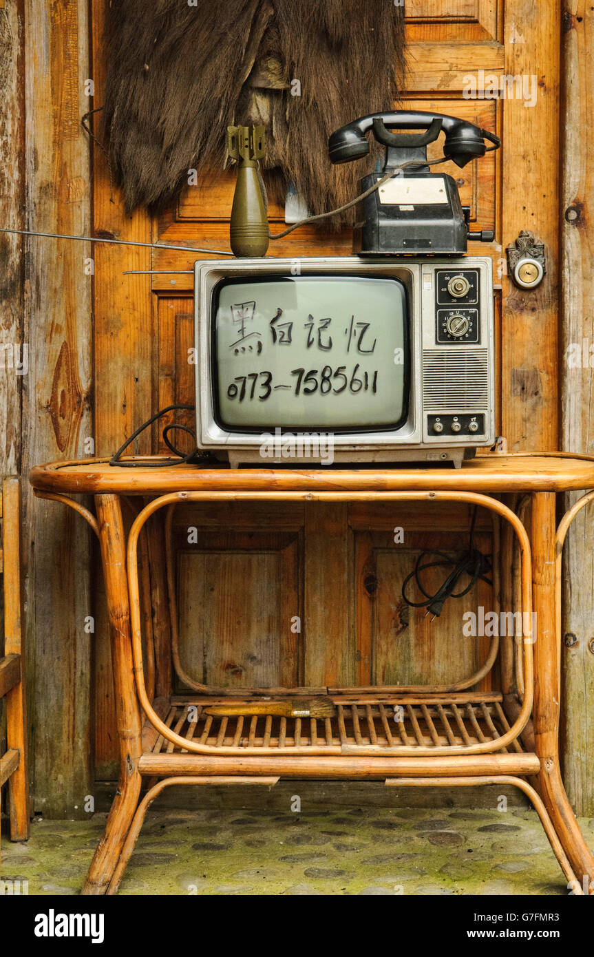 L'ancien téléviseur dans un lodge de Dazhai Village, Guilin, Chine Banque D'Images