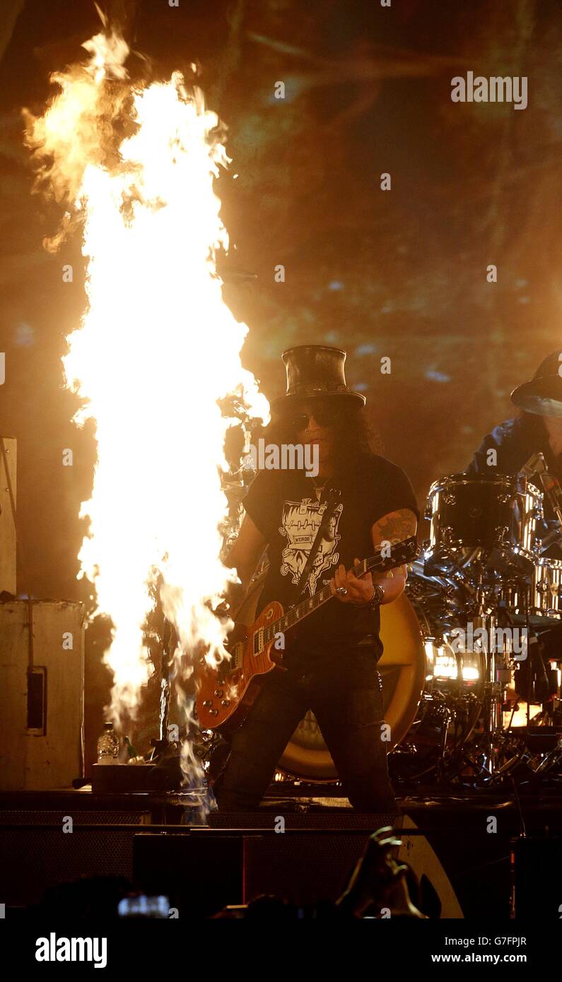 Slash se produit lors des MTV Europe Music Awards 2014 à SSE Hydro, Glasgow, Écosse. Banque D'Images