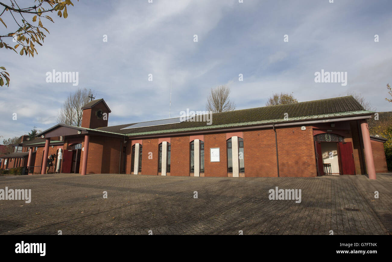 Église St Oliver Plunkett à Belfast, où une messe funéraire a été tenue pour la victime disparue Brendan MegRAW, après que ses restes ont été trouvés dans une tourbière à Co Meath le mois dernier, après une longue recherche après 36 ans. Banque D'Images