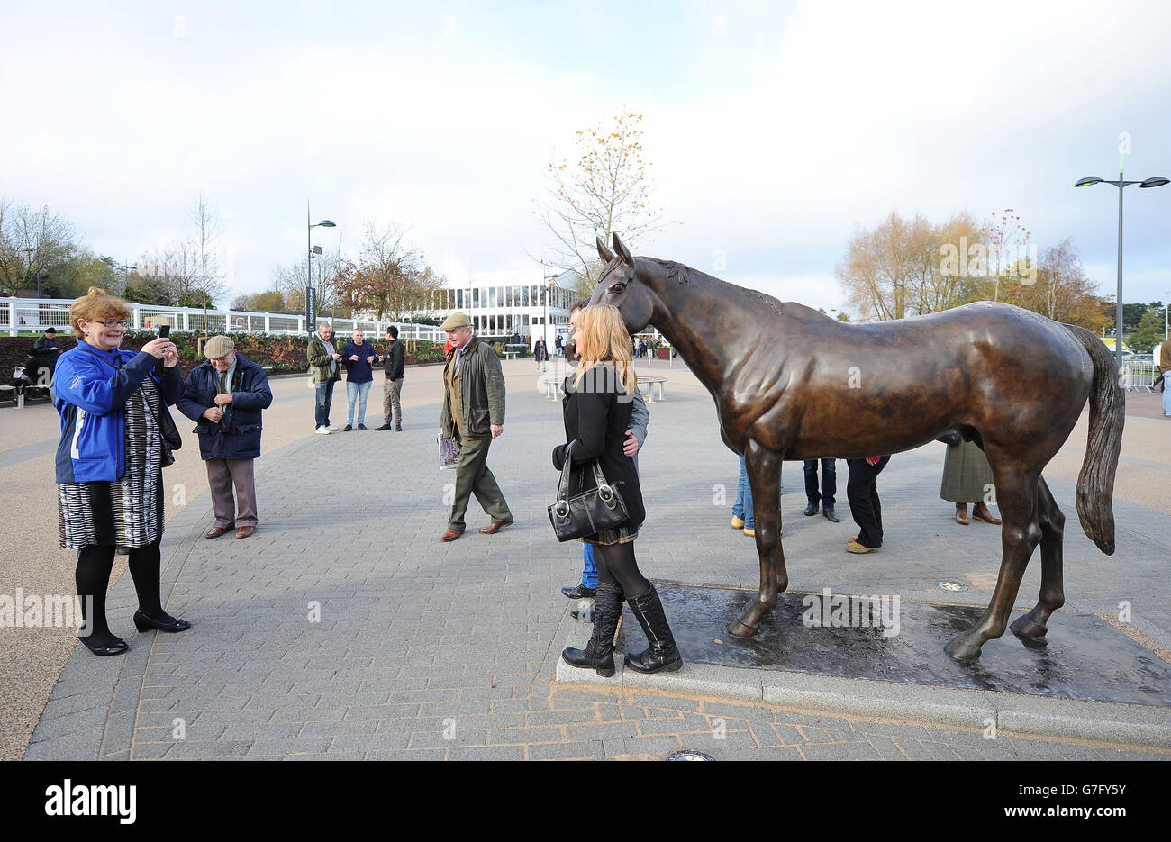 Vue générale de la statue du Best Mate à l'hippodrome de Cheltenham Banque D'Images