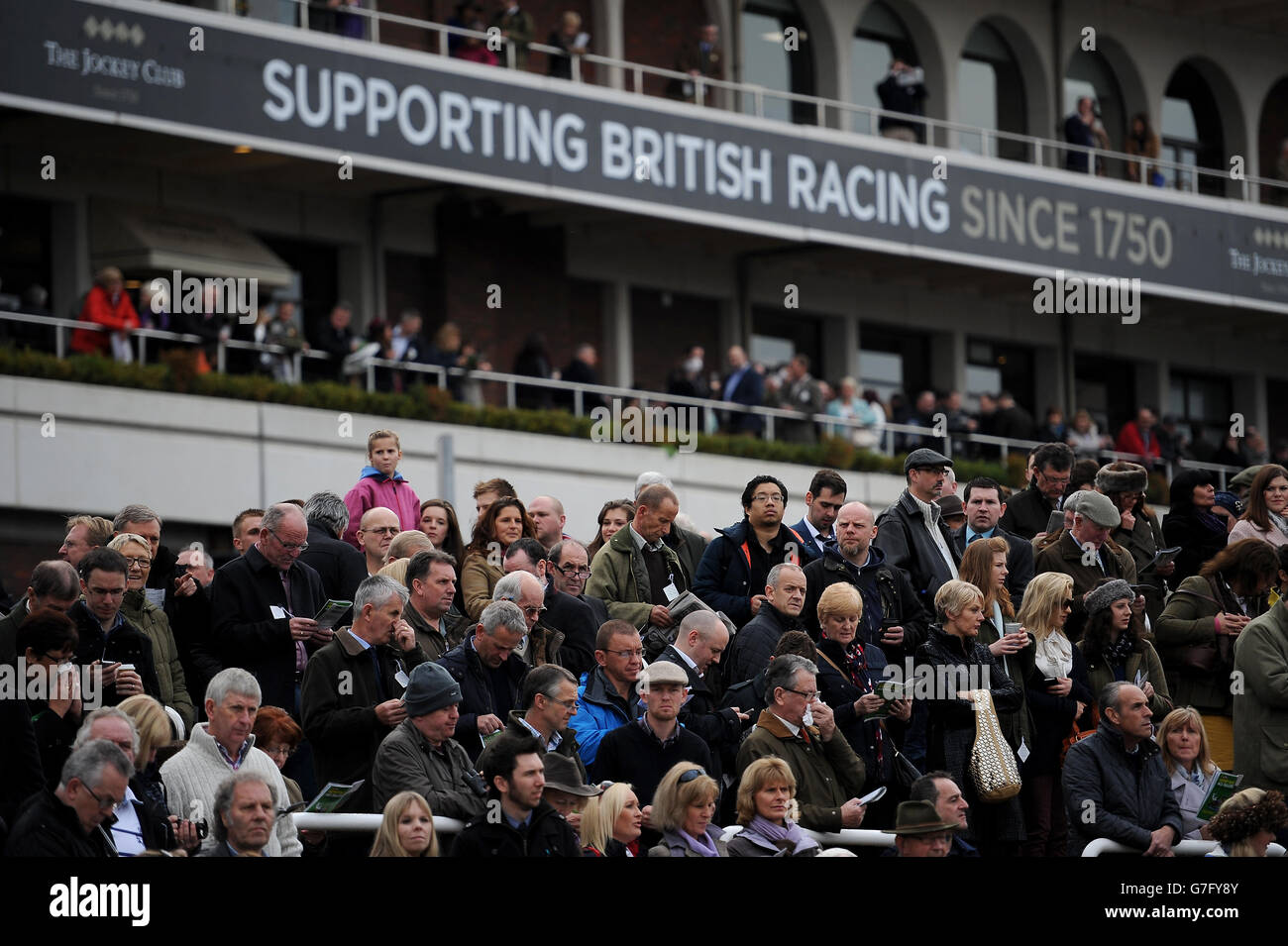 Les courses de chevaux - l'ouvrir - Jour deux - l'Hippodrome de Cheltenham Banque D'Images