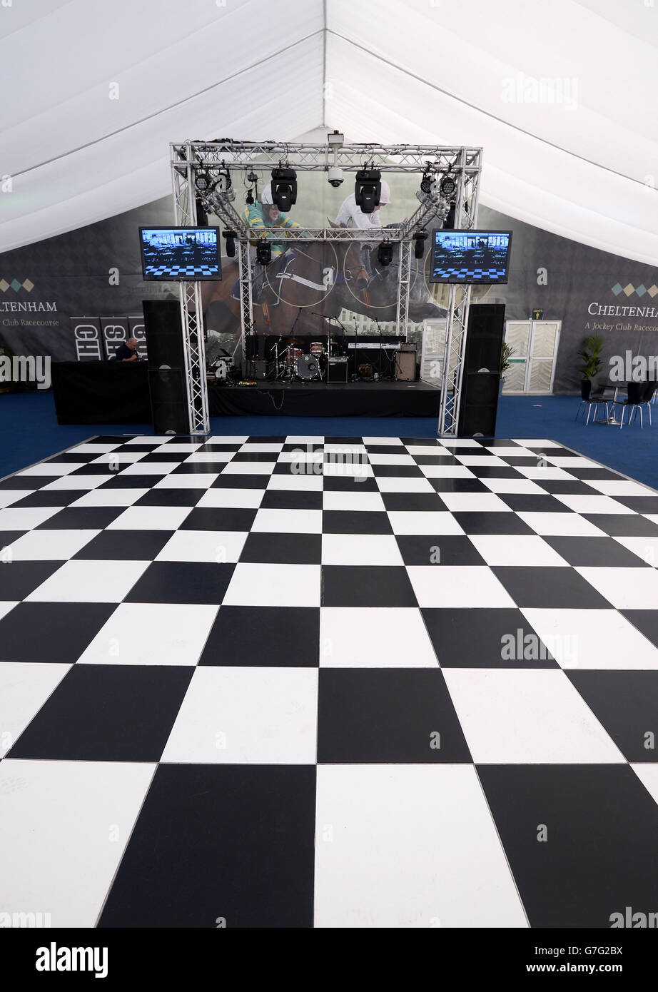 Courses hippiques - l'Open - troisième jour - Hippodrome de Cheltenham.La barre de vol finale Banque D'Images