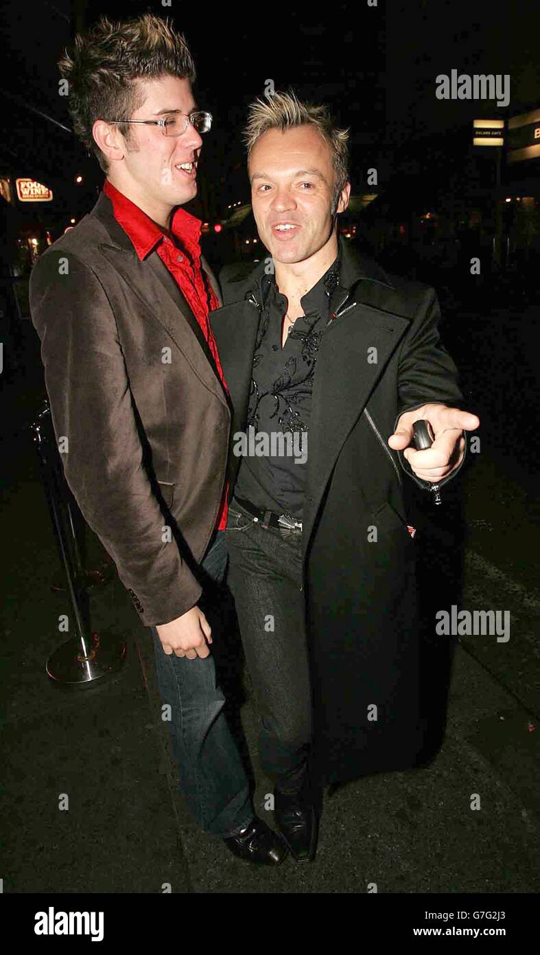 Graham Norton et son partenaire à l'extérieur de Soho House, dans le centre de Londres. Banque D'Images