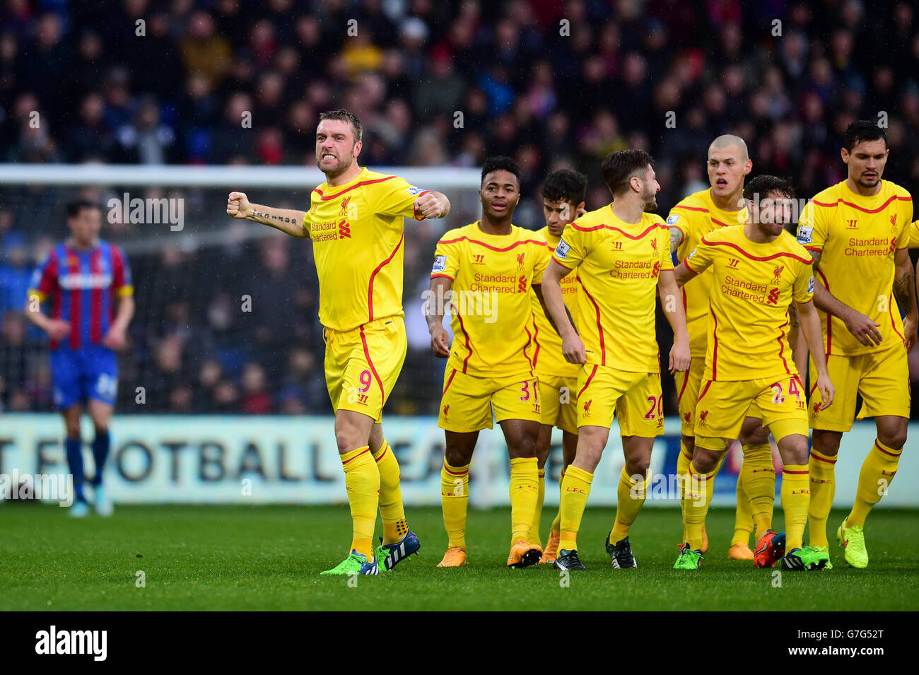 Rickie Lambert de Liverpool (à gauche) célèbre son premier but du match lors du match de la Barclays Premier League à Selhurst Park, Londres. Banque D'Images