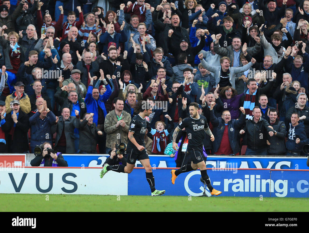 Danny ings de Burnley célèbre son premier but lors du match de la Barclays Premier League au Britannia Stadium, Stoke-on-Trent. Banque D'Images