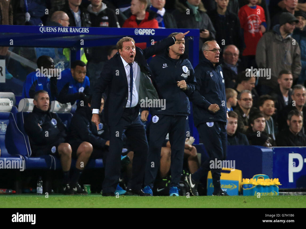 Soccer - Barclays Premier League - Queens Park Rangers v Leicester City - Loftus Road.Harry Redknapp, directeur des Queens Park Rangers, se fait crier sur la ligne de contact lors du match de la Barclays Premier League à Loftus Road, Londres. Banque D'Images