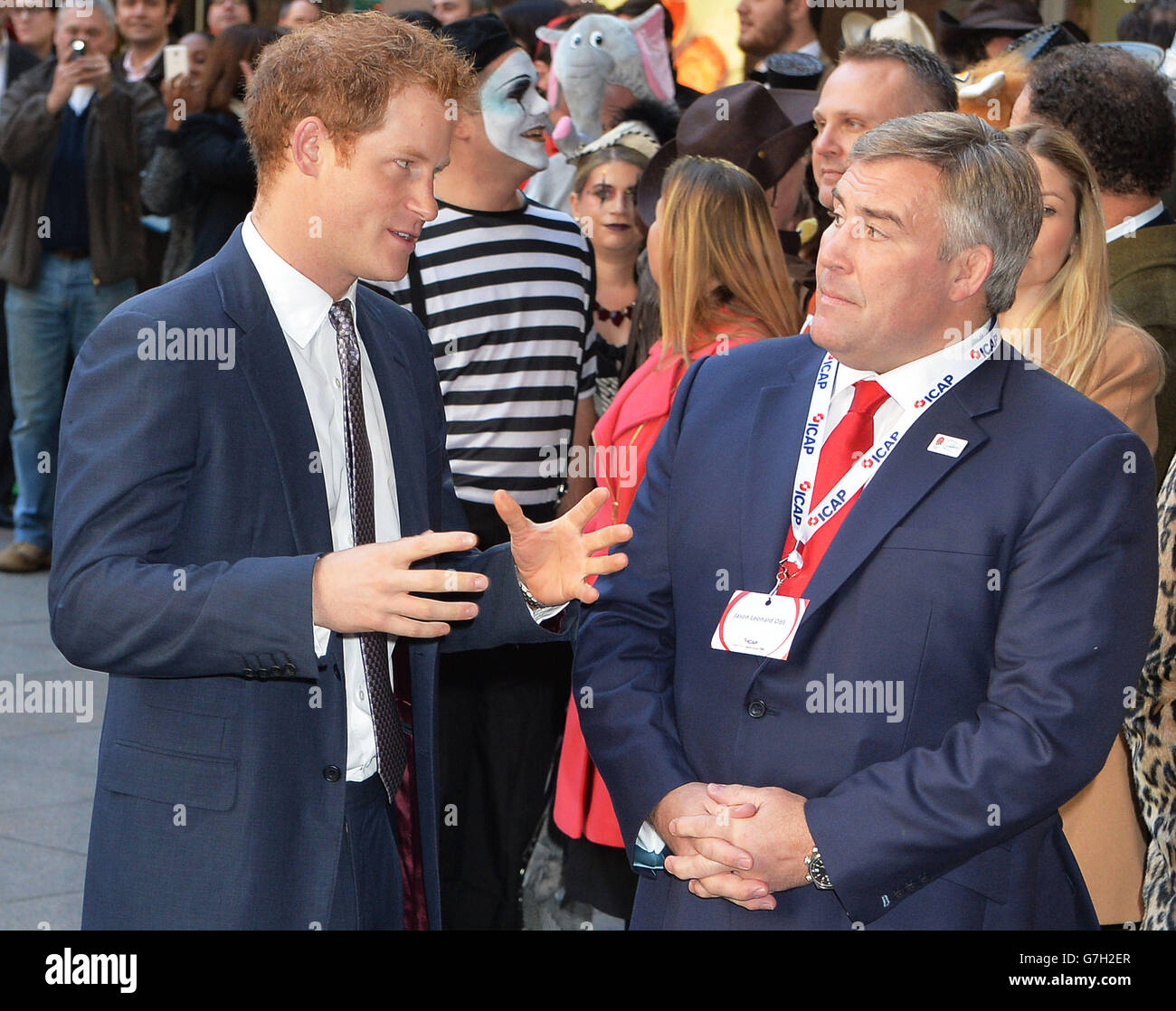 Le Prince Harry (à gauche) avec Jason Leonard arrive à la Journée annuelle de la Charité de l'ICAP à Londres. Banque D'Images
