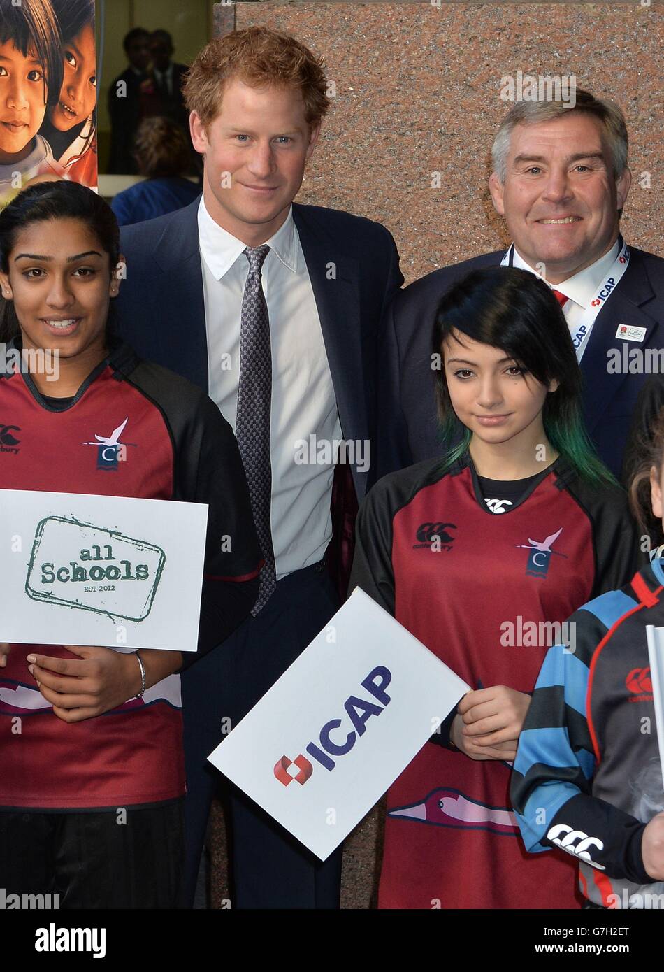 Prince Harry (arrière gauche) avec Jason Leonard (arrière droit) arrivant à la Journée annuelle de la Charité ICAP à Londres. Banque D'Images