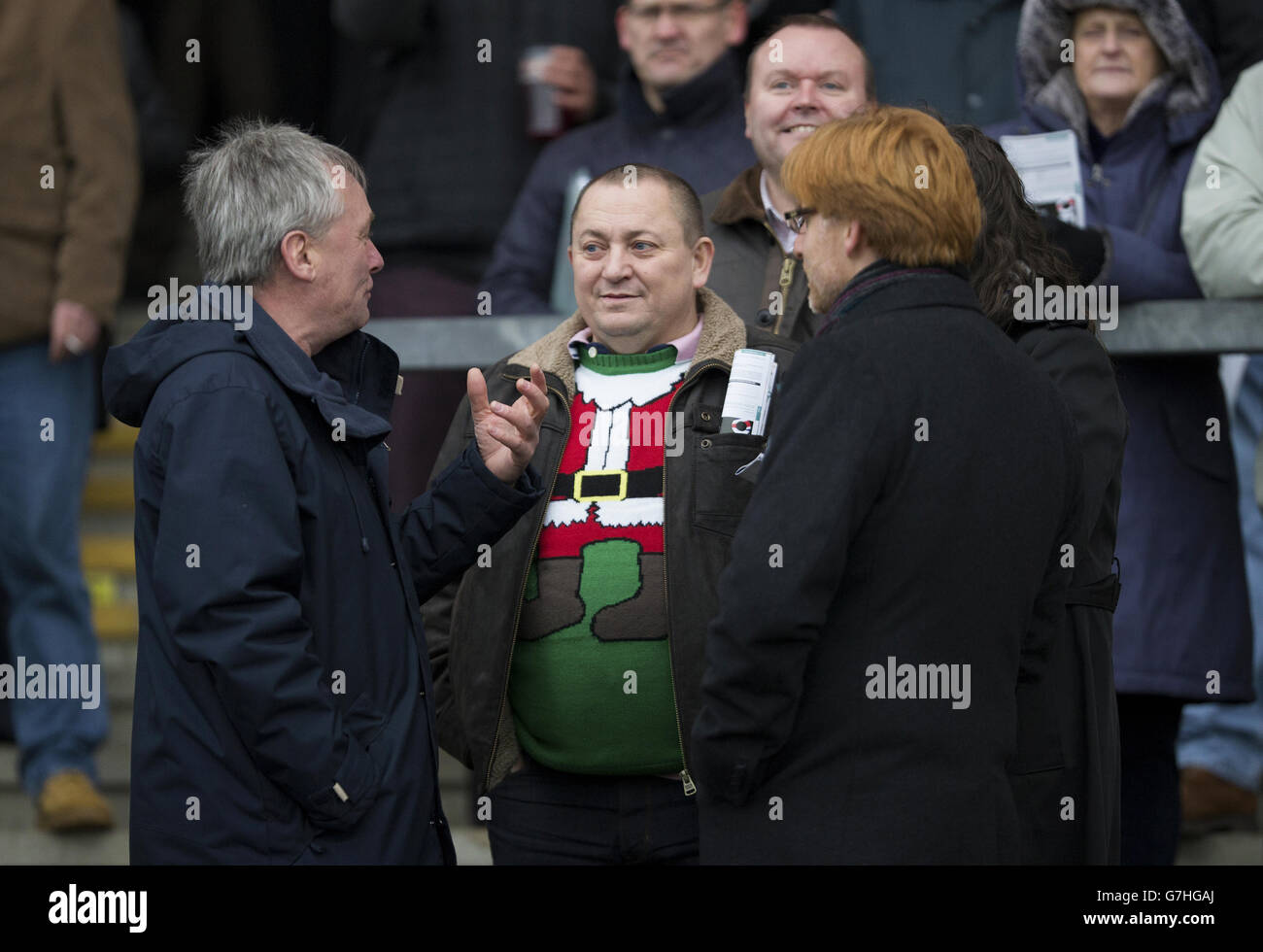 Courses hippiques - Tingle Creek Friday - Sandown Park. Racegoer's Profitez de leur journée au Sandown Park Banque D'Images