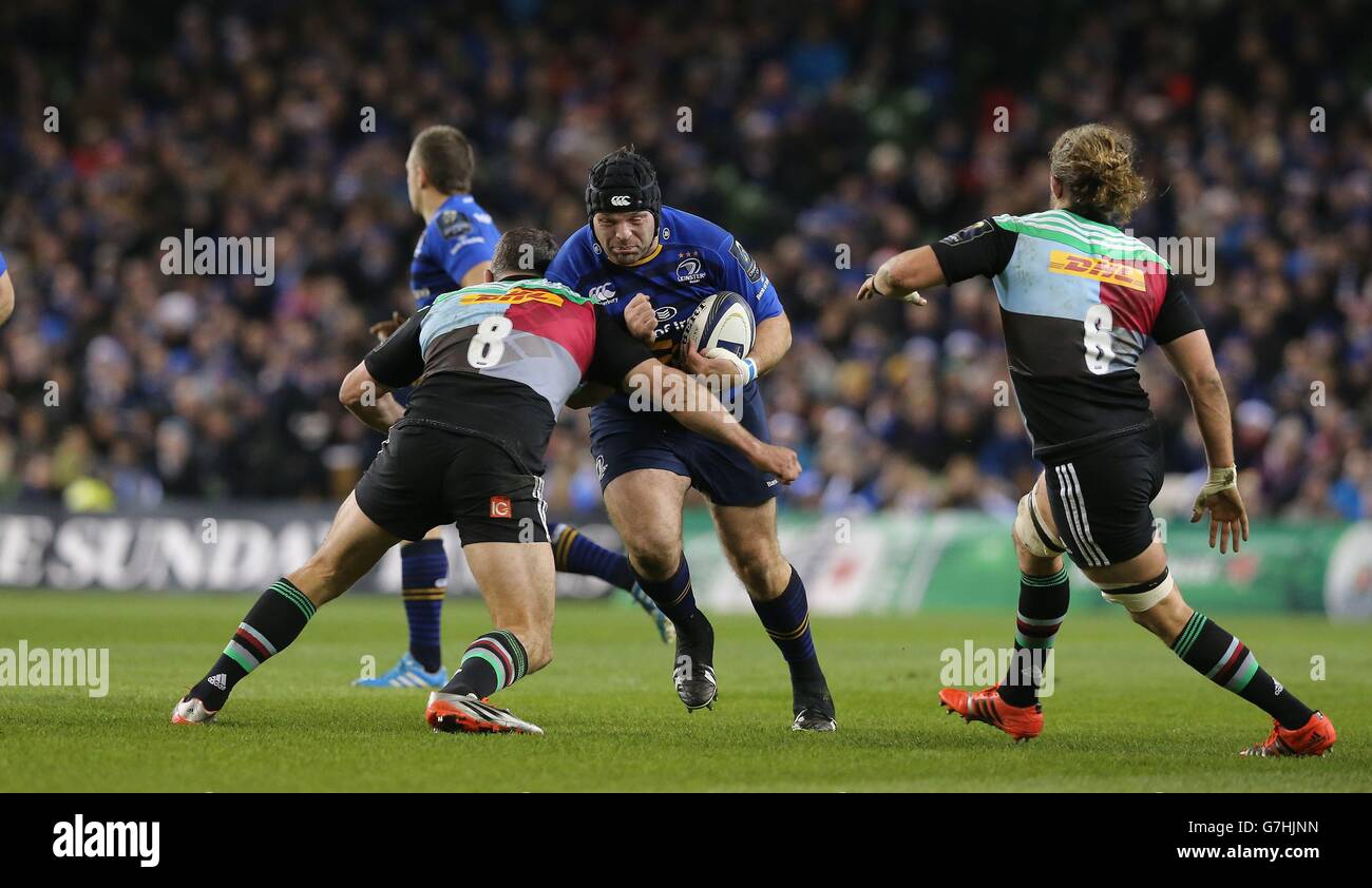 Rugby Union - coupe européenne des champions de rugby - Pool 2 - Leinster v Harlequins - Aviva Stadium.Harlequins Nick Easter et Mike Ross de Leinster (au centre) lors du match de la European Champions Cup Pool Two au stade Aviva, à Dublin. Banque D'Images