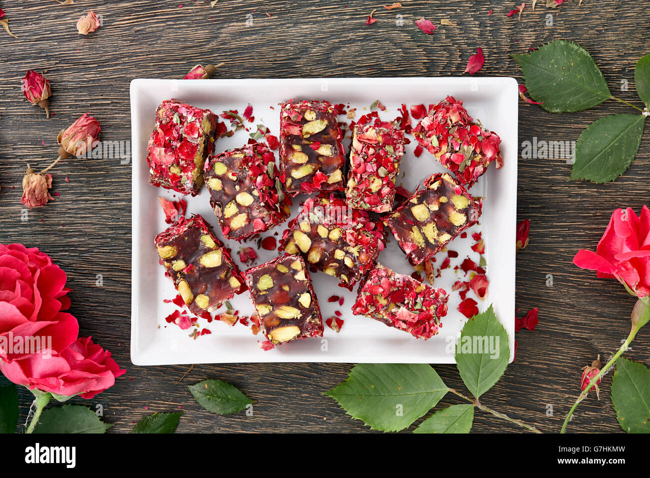 Délice turc traditionnel avec des pétales de rose Banque D'Images