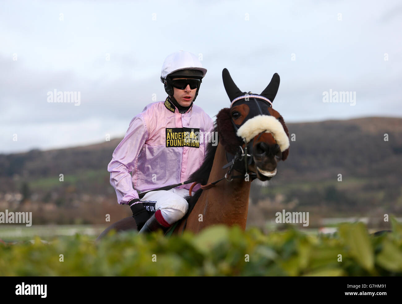 Courses hippiques - The International - Day One - Hippodrome de Cheltenham.Toute devise criée par Aidan Coleman avant le Glenfarclas Cross Country handicap Chase Banque D'Images