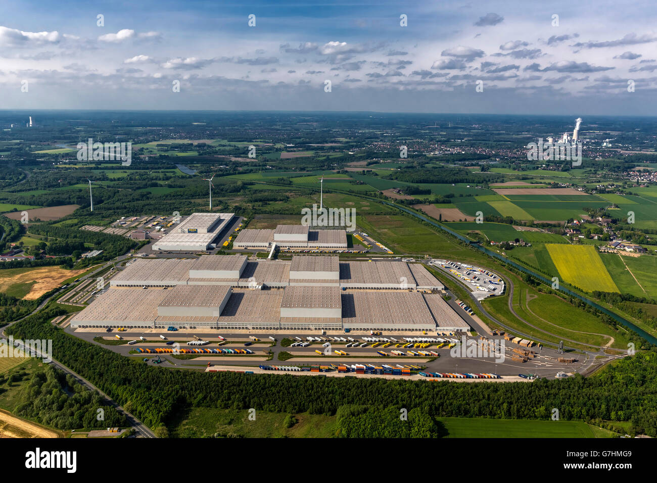 Vue aérienne, centre logistique IKEA Ellingshausen avec aires de stationnement de camions, de la logistique, Dortmund, Ruhr, Rhénanie du Nord-Westphalie, Banque D'Images
