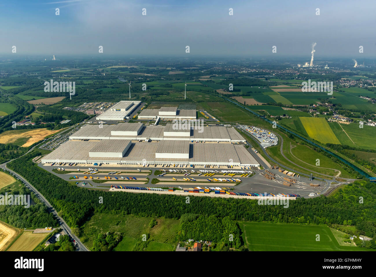 Vue aérienne, centre logistique IKEA Ellingshausen avec aires de stationnement de camions, de la logistique, Dortmund, Ruhr, Rhénanie du Nord-Westphalie, Banque D'Images