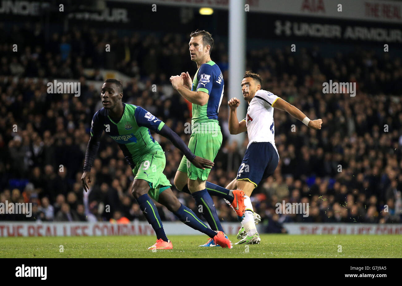 Nacer Chadli de Tottenham Hotspur marque le deuxième but de son équipe lors du match final du Capital One Cup Quarter à White Hart Lane, Londres.APPUYEZ SUR ASSOCIATION photo.Date de la photo: Mercredi 17 décembre 2014.Voir PA Story FOOTBALL Tottenham.Le crédit photo devrait se lire comme suit : Nick Potts/PA Wire. Banque D'Images Nacer Chadli de Tottenham Hotspur marque le deuxième but de son équipe lors du match final du Capital One Cup Quarter à White Hart Lane, Londres.APPUYEZ SUR ASSOCIATION photo.Date de la photo: Mercredi 17 décembre 2014.Voir PA Story FOOTBALL Tottenham.Le crédit photo devrait se lire comme suit : Nick Potts/PA Wire. Banque D'Images