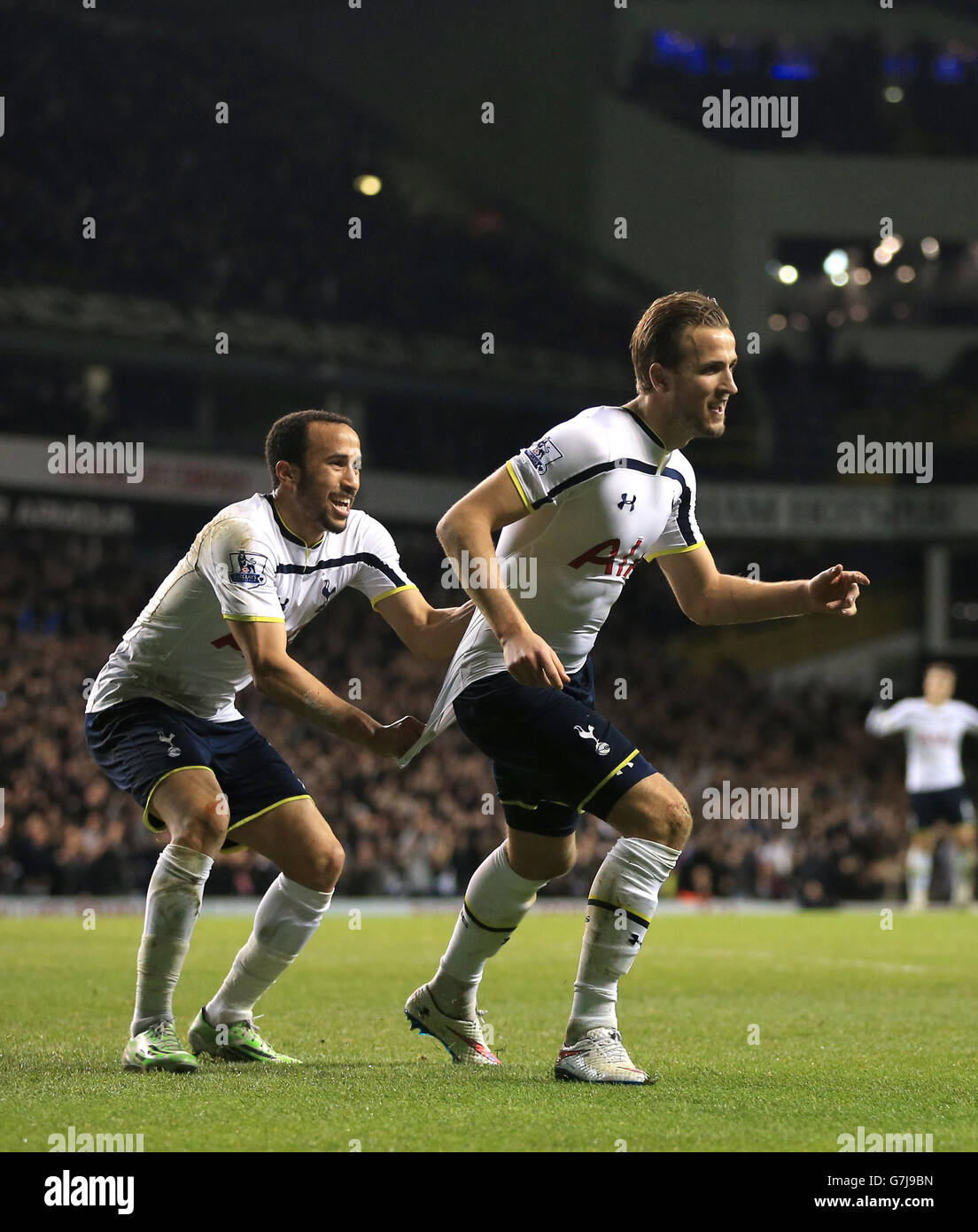 Harry Kane, de Tottenham Hotspur (à droite), célèbre le troisième but de sa partie avec son coéquipier Andros Townsend (à gauche) lors du match final Capital One Cup Quarter à White Hart Lane, Londres.APPUYEZ SUR ASSOCIATION photo.Date de la photo: Mercredi 17 décembre 2014.Voir PA Story FOOTBALL Tottenham.Le crédit photo devrait se lire comme suit : Nick Potts/PA Wire.RESTRICTIONS : usage éditorial uniquement.45 images maximum pendant une comparaison.Pas d'émulation vidéo ni de promotion en direct.Aucune utilisation dans les jeux, les compétitions, les marchandises, les Paris ou les services de club/joueur unique.Ne pas utiliser avec les supports audio, vidéo, de données, de fixations ou non officiels Banque D'Images Harry Kane, de Tottenham Hotspur (à droite), célèbre le troisième but de sa partie avec son coéquipier Andros Townsend (à gauche) lors du match final Capital One Cup Quarter à White Hart Lane, Londres.APPUYEZ SUR ASSOCIATION photo.Date de la photo: Mercredi 17 décembre 2014.Voir PA Story FOOTBALL Tottenham.Le crédit photo devrait se lire comme suit : Nick Potts/PA Wire.RESTRICTIONS : usage éditorial uniquement.45 images maximum pendant une comparaison.Pas d'émulation vidéo ni de promotion en direct.Aucune utilisation dans les jeux, les compétitions, les marchandises, les Paris ou les services de club/joueur unique.Ne pas utiliser avec les supports audio, vidéo, de données, de fixations ou non officiels Banque D'Images