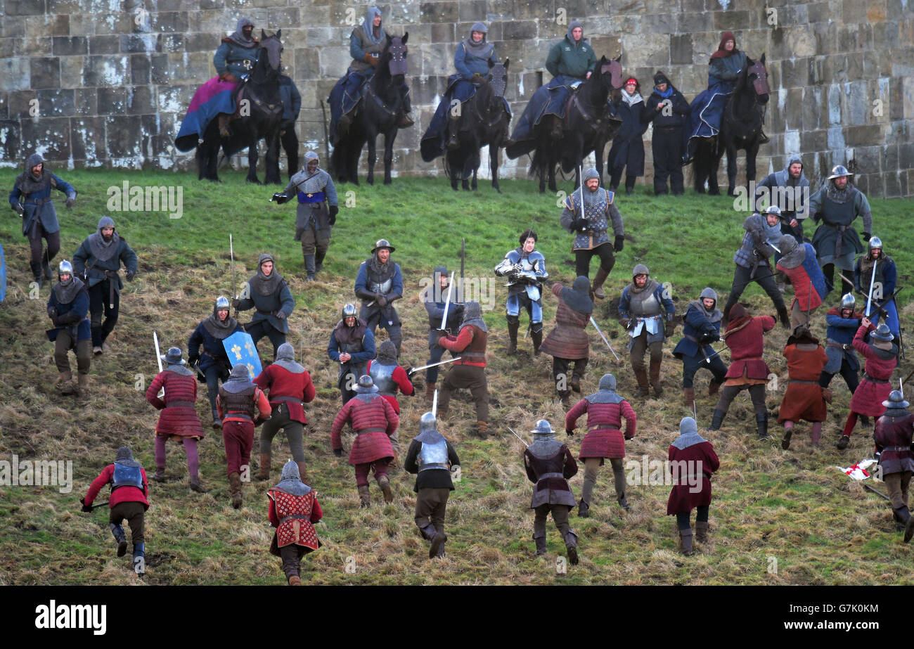 Tournage pour la couronne de Hollow : les guerres des Roses, deuxième des trois adaptations des pièces d'histoire de Shakespeare, se déroule au château d'Alnwick, dans le Northumberland. Banque D'Images