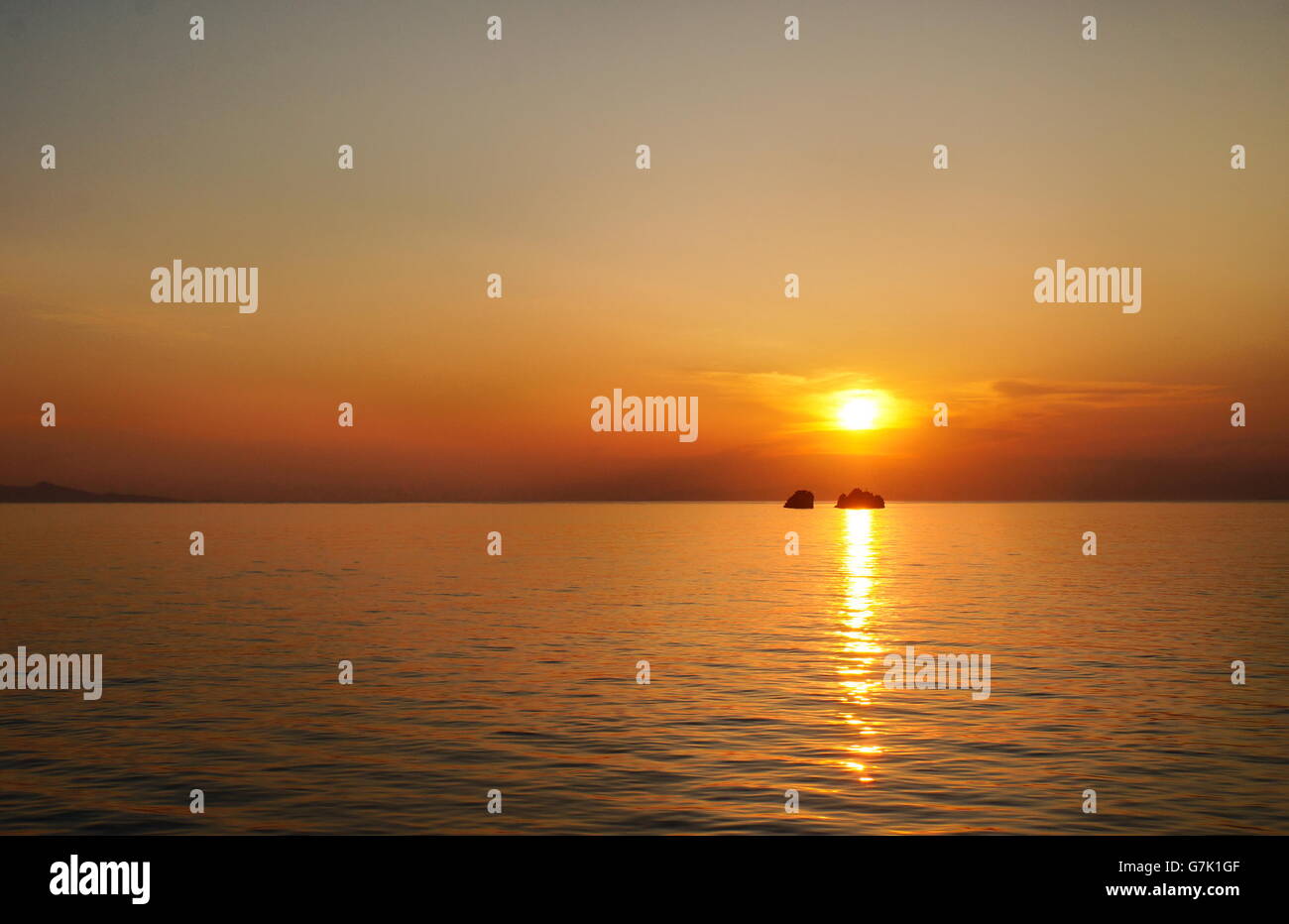 Coucher de soleil à bord de l'île de Santorin en Grèce Banque D'Images