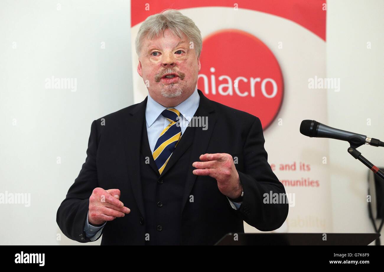 Simon Weston, vétéran de la guerre des Malouines, s'exprimant à la conférence de l'Association pour le soin et le réétablissement des délinquants (Niacro) de l'Irlande du Nord à Belfast, pour appeler à ce que les infractions commises pendant l'enfance soient effacées des dossiers criminels. Banque D'Images