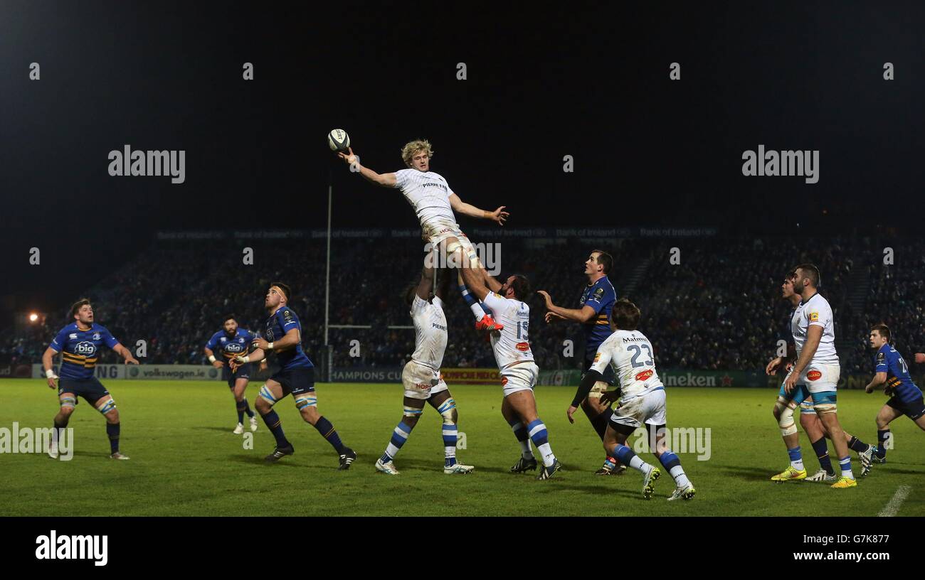 Rugby Union - European Rugby Champions Cup - Pool 2 - Leinster Rugby v Castres Olympique - RDS Arena.Castres Richie Gray saisit une ligne pendant le match de la Champions Cup Pool Two à RDS Arena, Ballsbridge, Irlande. Banque D'Images