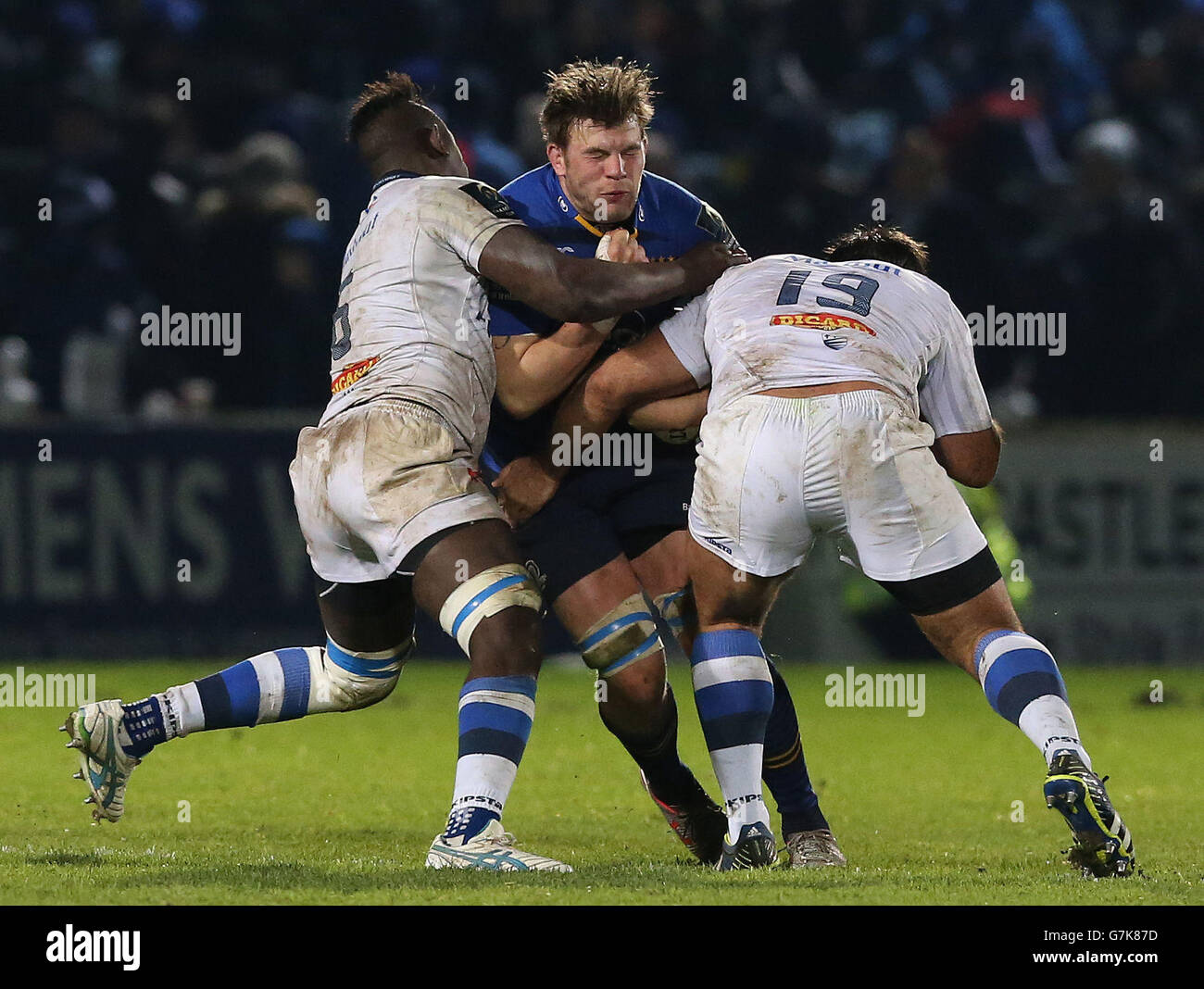 Leinsters Kane Douglas (au centre) rencontre des Castres Ibrahim Diarra (à gauche) et Yohan Montes (à droite) lors du match de la Champions Cup Pool Two à la RDS Arena, Ballsbridge, Irlande. Banque D'Images Leinsters Kane Douglas (au centre) rencontre des Castres Ibrahim Diarra (à gauche) et Yohan Montes (à droite) lors du match de la Champions Cup Pool Two à la RDS Arena, Ballsbridge, Irlande. Banque D'Images