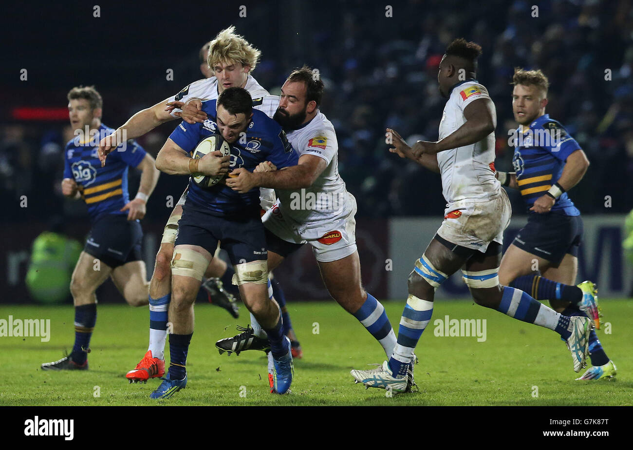 Jack Conan de Leinster (avant gauche) et Castres Richie Gray (arrière) pendant le match de la Champions Cup Pool Two au RDS Arena, Ballsbridge, Irlande. Banque D'Images