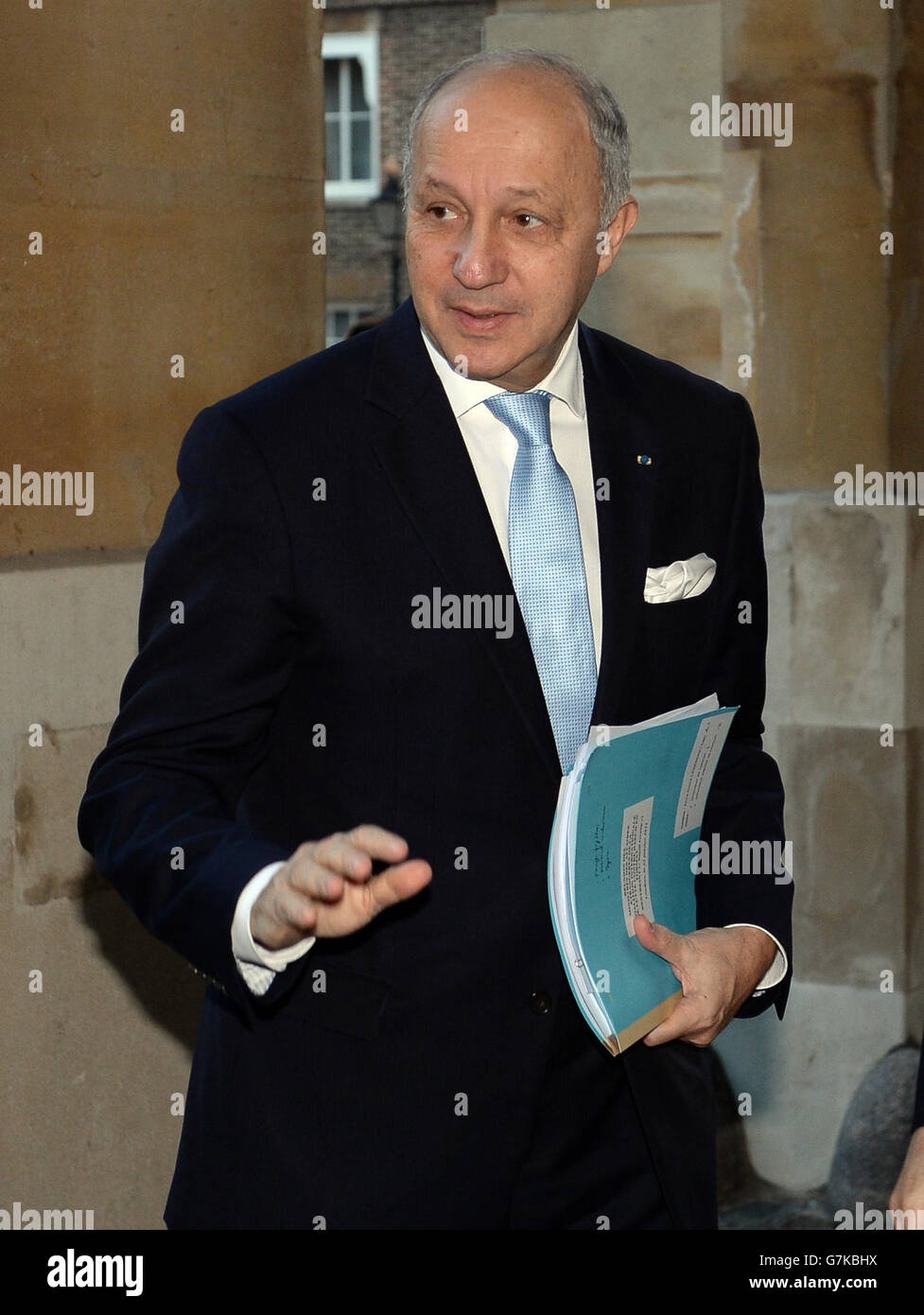 Le ministre français des Affaires étrangères Laurent Fabius arrive à Lancaster House à Londres pour assister à la réunion d'une journée du petit Groupe de la Coalition mondiale contre l'ISIL, organisée par le secrétaire britannique aux Affaires étrangères Philip Hammond. Banque D'Images