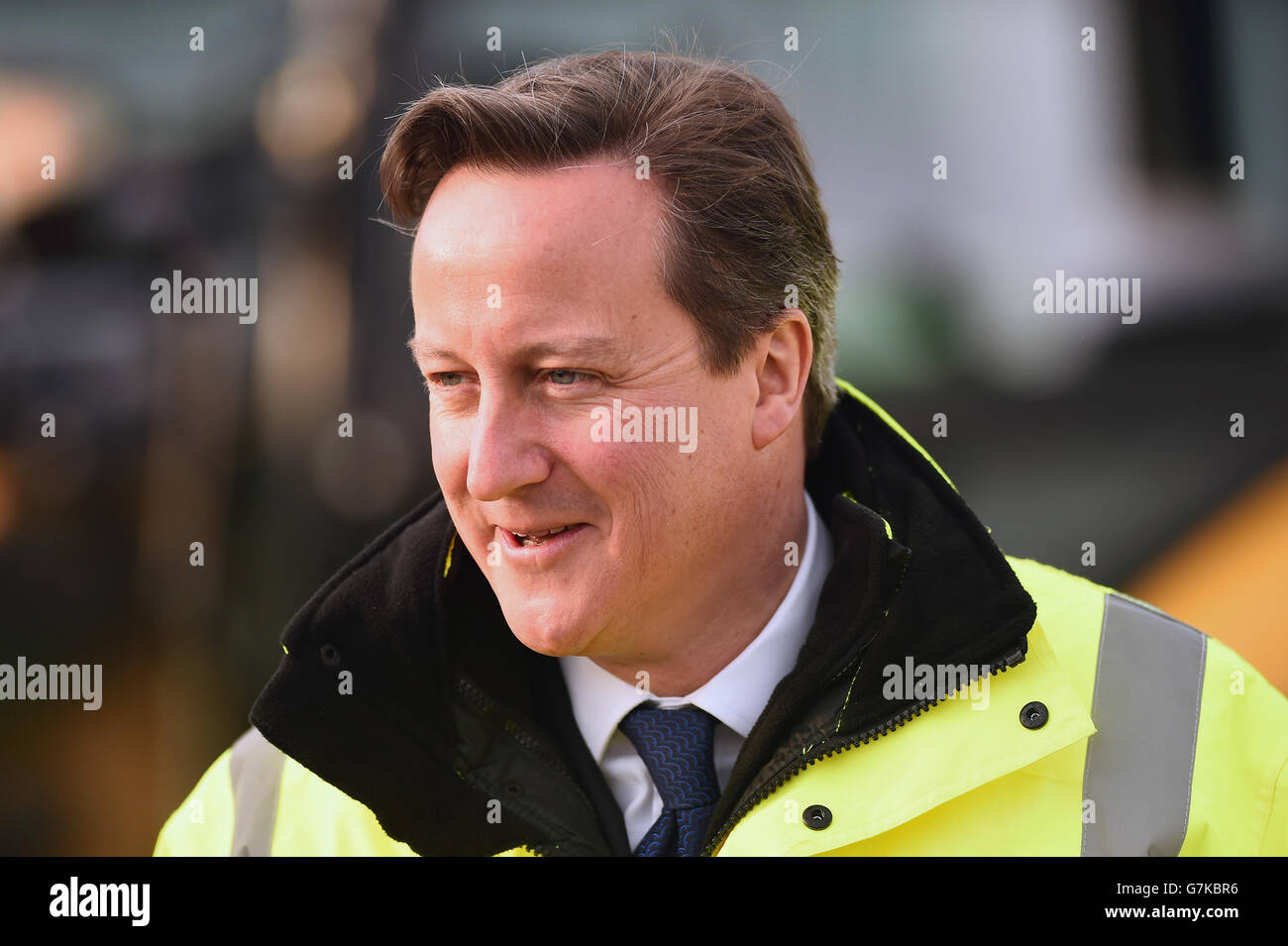 Le Premier ministre David Cameron voit de nouveaux travaux de construction à l'aéroport d'Édimbourg lors de sa première visite en Écosse depuis le référendum sur l'indépendance de septembre dernier. Banque D'Images