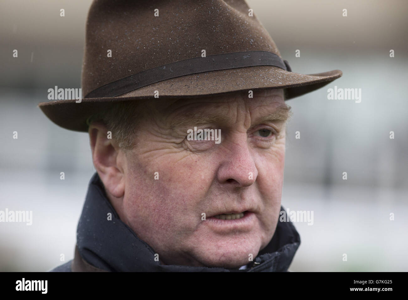 L'entraîneur Jonjo O' Neill avant la course d'obstacles pour mineurs de Betfred 'Suports Jack Berry House' pendant la journée des maîtres de Betfred à l'hippodrome de Sandown Park, Surrey. Banque D'Images