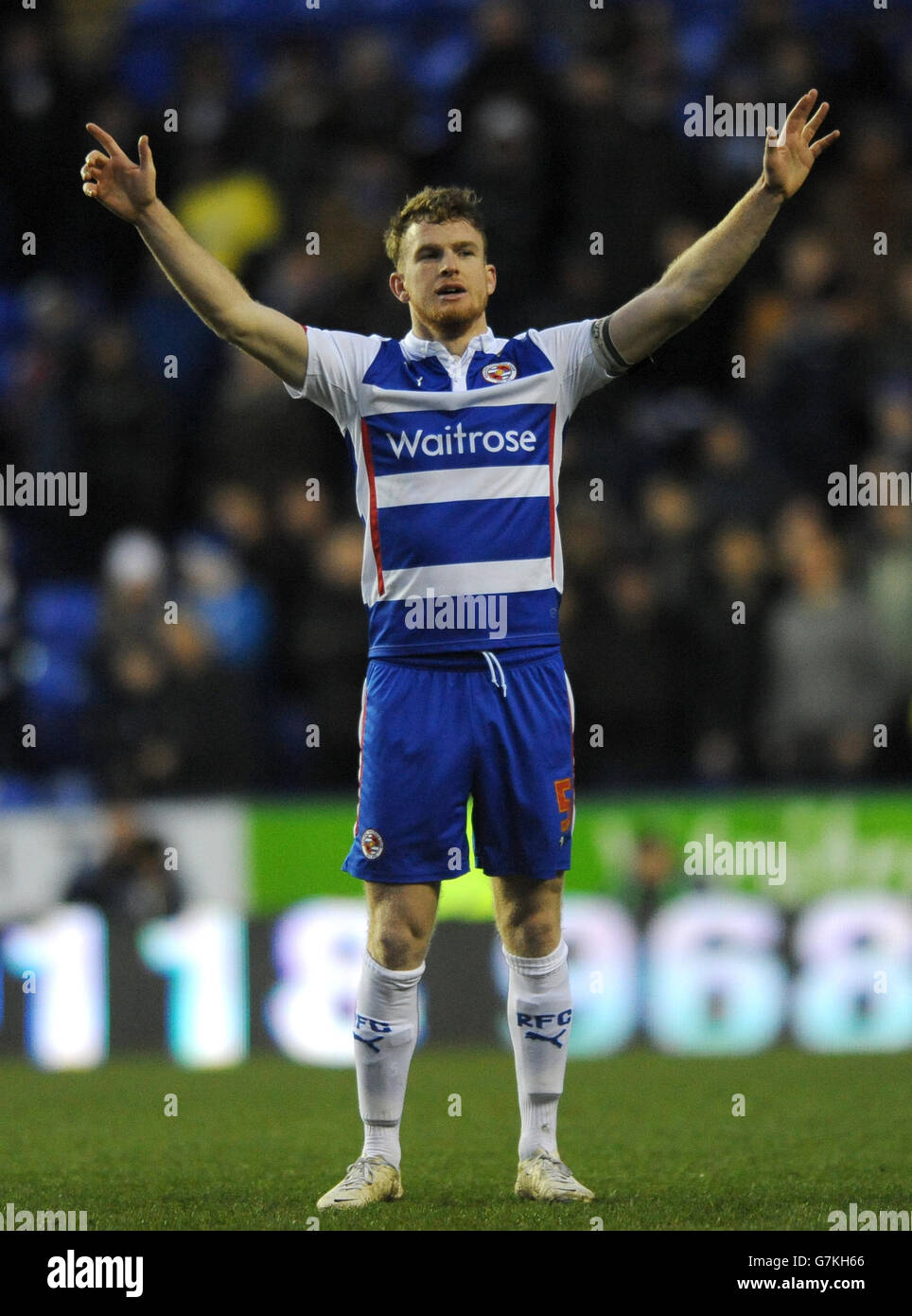 Football - Championnat Sky Bet - Reading v Sheffied Wednesday - Madejski Stadium.Alex Pearce, de Reading, célèbre après le coup de sifflet final Banque D'Images