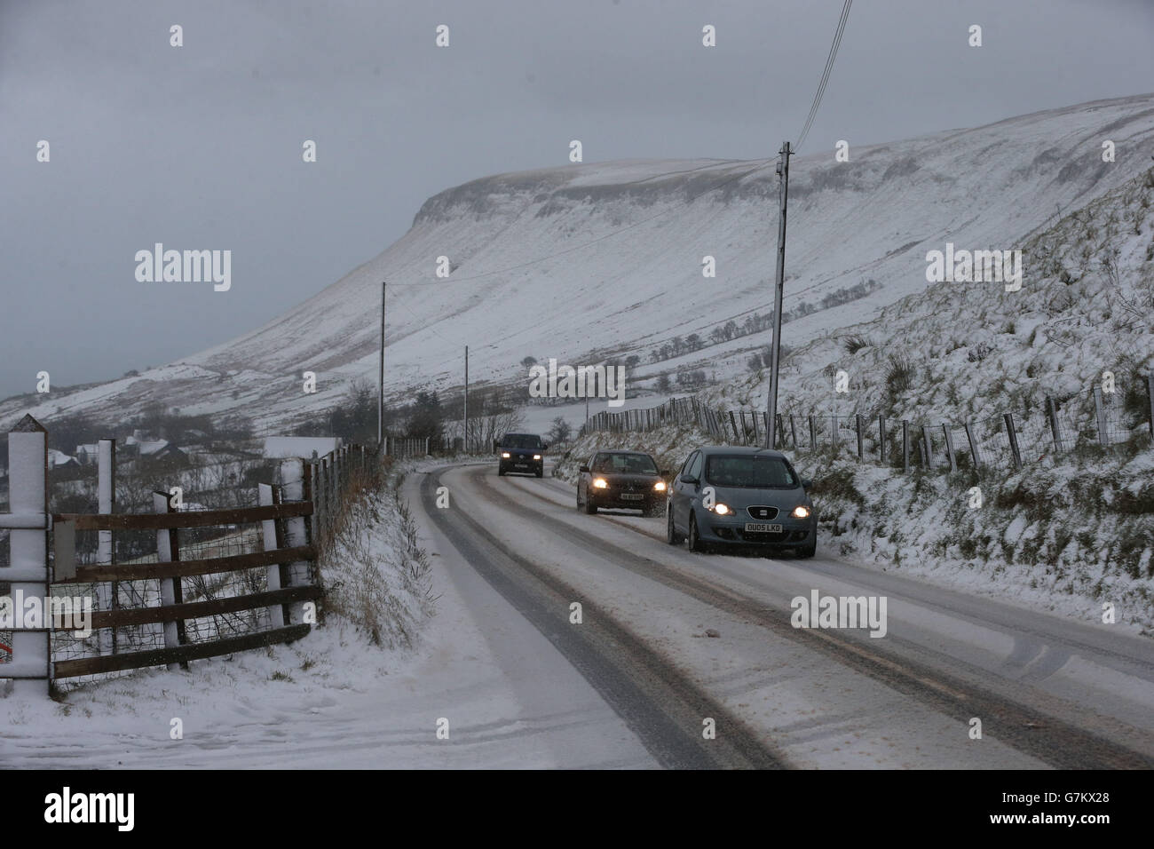 Neige dans les Glens d'Antrim, une alerte météo orange est annoncée en Irlande du Nord. Banque D'Images
