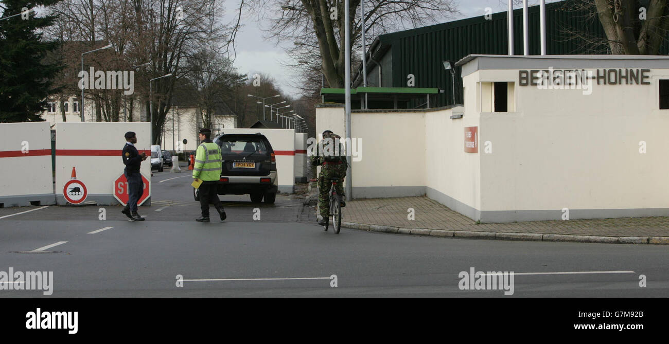 L'entrée de la caserne de l'armée Bergen Hohne à Osnabruck, en Allemagne, où le soldat britannique, le soldat Gary Bartram, 19 ans, Du Royal Regiment of Fusiliers fait face à une cour martiale sur les allégations d'abus de civils irakiens. Banque D'Images