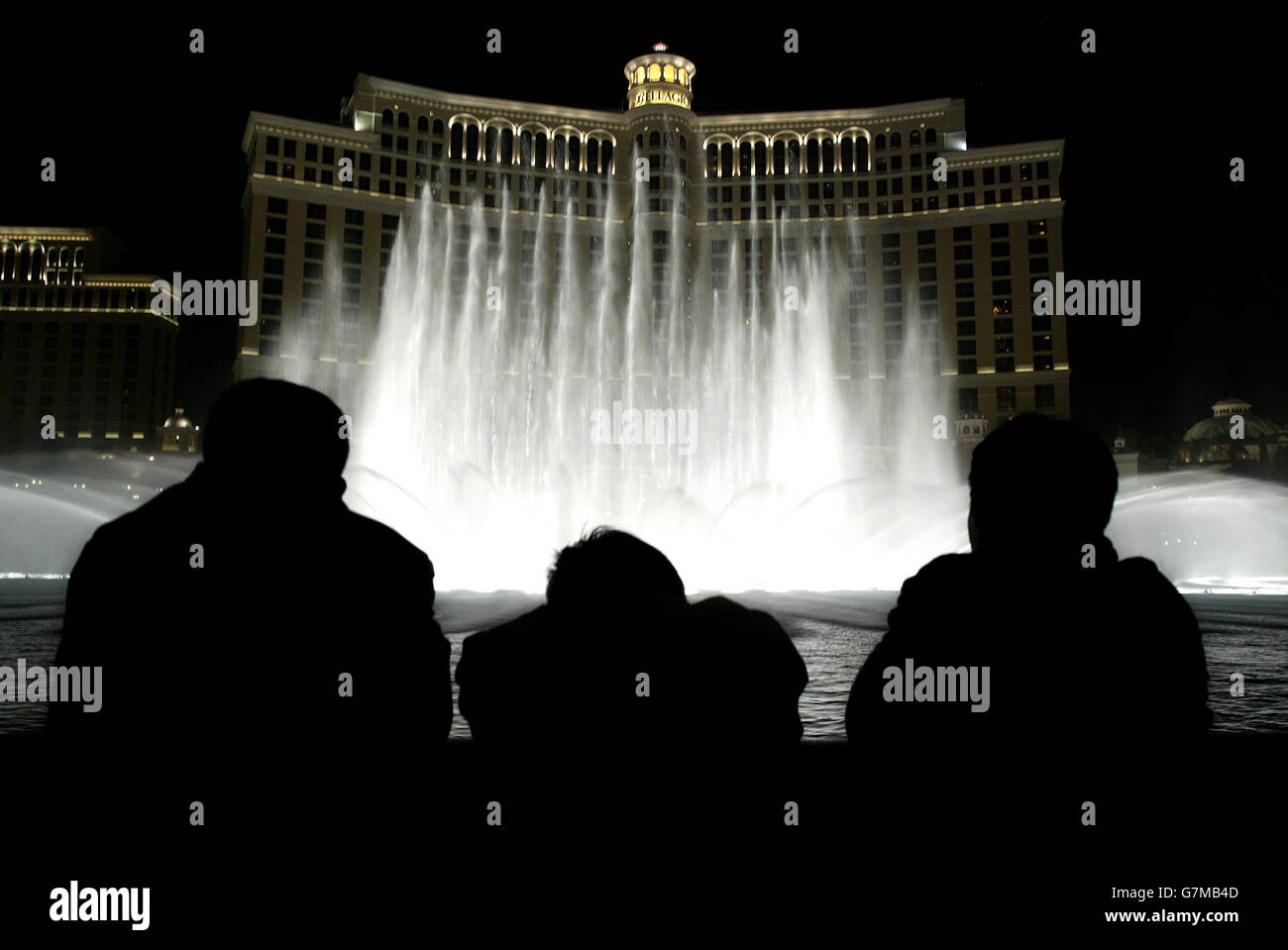 Vue sur Las Vegas. Les gens regardent le spectacle aquatique de l'hôtel Bellagio. Banque D'Images