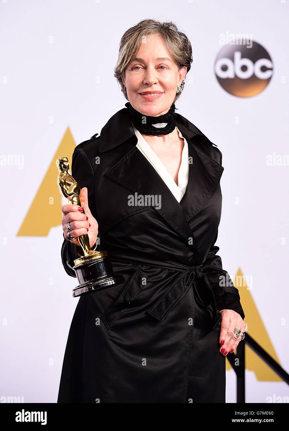 Milena Canonero avec le prix de la meilleure conception de costume pour 'le Grand Budapest Hotel', dans la salle de presse des 87e Academy Awards qui se tiennent au Dolby Theatre à Hollywood, Los Angeles, CA, Etats-Unis, février 22, 2015. Banque D'Images