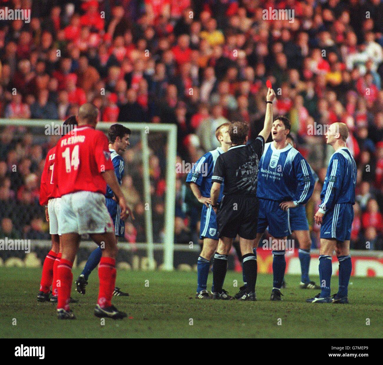 Soccer - demi-finale de la coupe Coca Cola - Middlesbrough / Stockport. Tony Dinning, Stockport est envoyé Banque D'Images