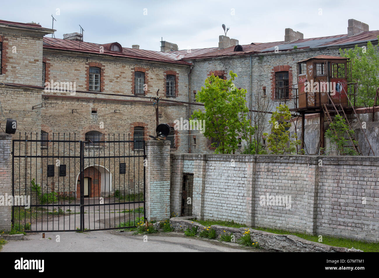 Tallinn, Estonie, porte principale de Paterei prison abandonnée à Tallinn, Estonie, pays Baltes, Europe, UNION EUROPÉENNE Banque D'Images