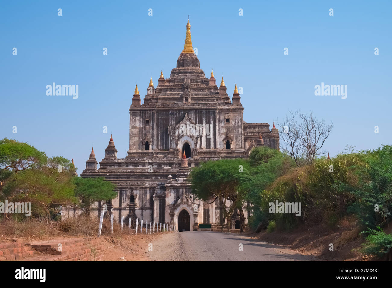 Ancient Thatbyinnyu Temple Bouddhiste, Sabbannu ou l'Omniscient, est un célèbre temple de Bagan, Myanmar. Construite au 12ème siècle Banque D'Images