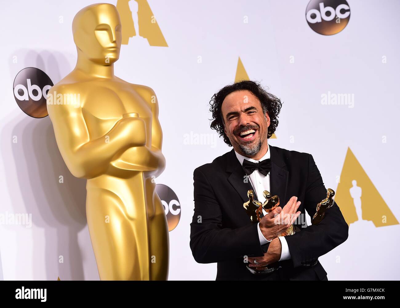 Alejandro G. Inarritu accepte le prix du meilleur réalisateur pour 'Birdman ou (la vertu inattendue de l'ignorance)', dans la salle de presse des 87e Academy Awards qui se tiennent au Dolby Theatre à Hollywood, Los Angeles, CA, USA, le 22 février, 2015. Banque D'Images