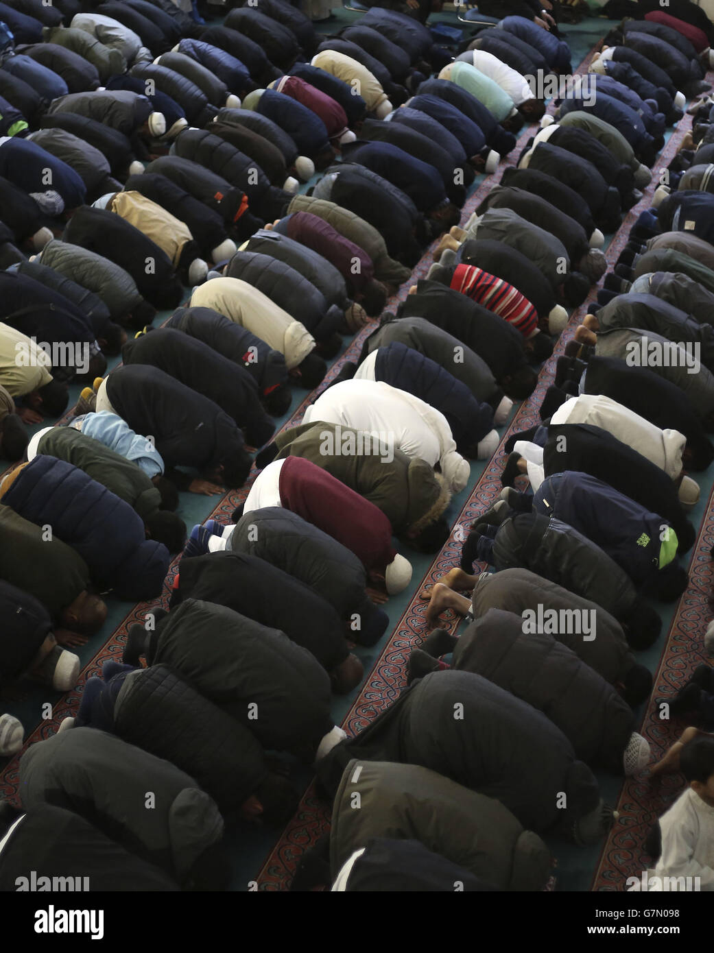 Adorateurs à la prière de Jummah à la mosquée est de Londres. Banque D'Images