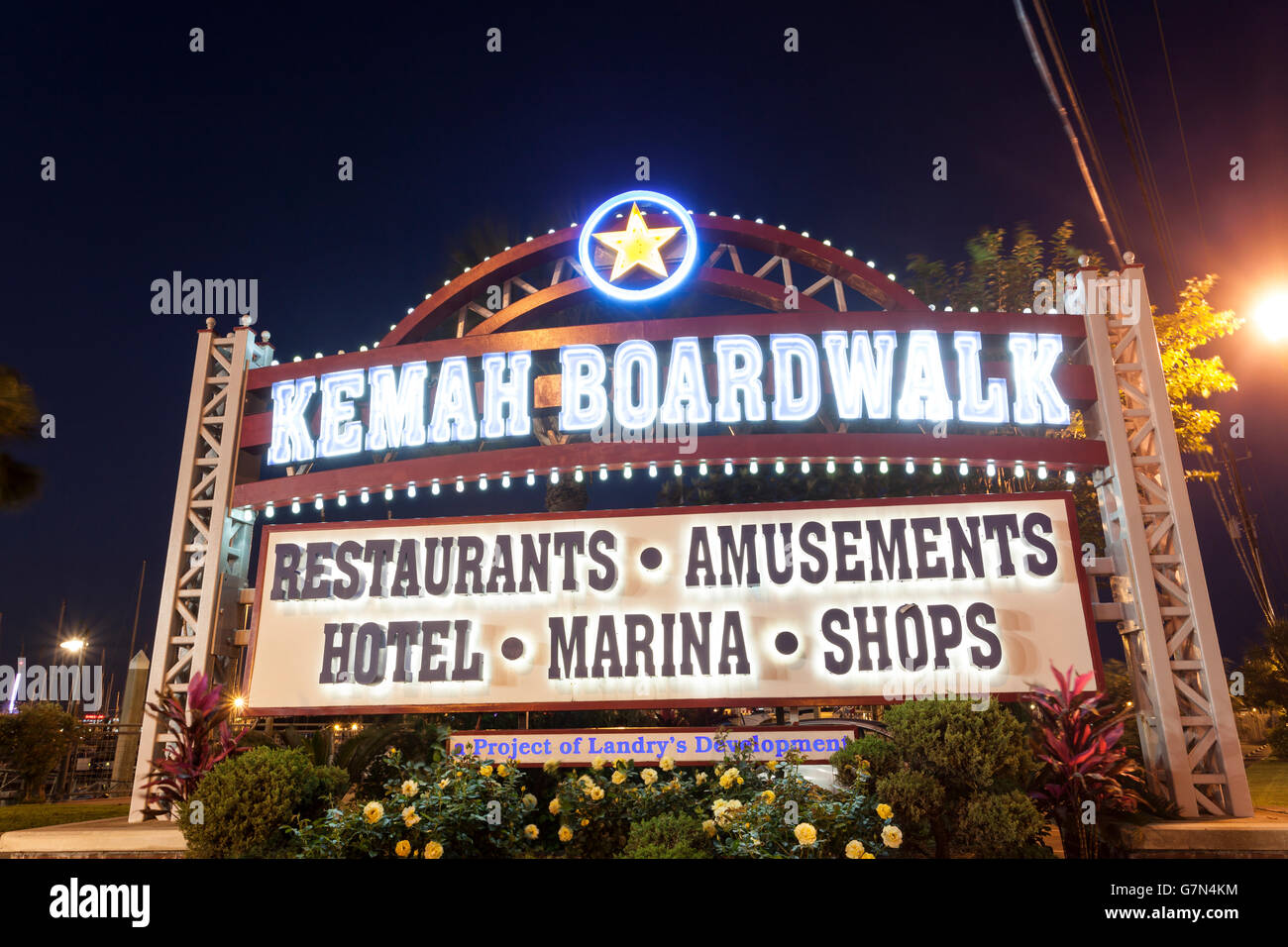 Kemah Boardwalk par l'entrée de la nuit Banque D'Images