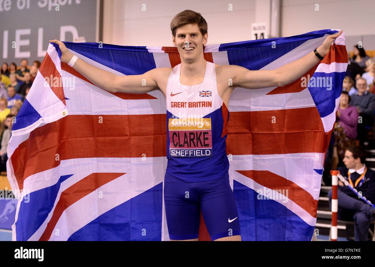 Lawrence Clarke célèbre la victoire de l'or lors de la finale masculine de 60m au cours de la première journée des Championnats britanniques en salle de Sainsbury à l'Institut anglais du sport de Sheffield. Banque D'Images