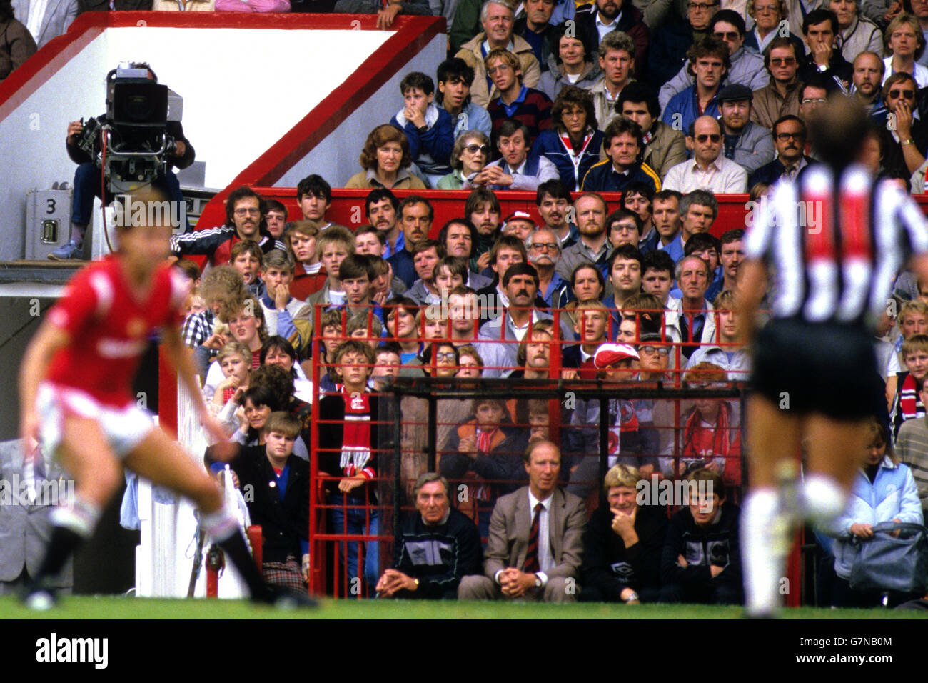 Football - Canon League Division One - Manchester United / Newcastle United - Old Trafford.Jack Charlton, responsable de Newcastle United, regarde depuis le dug out. Banque D'Images