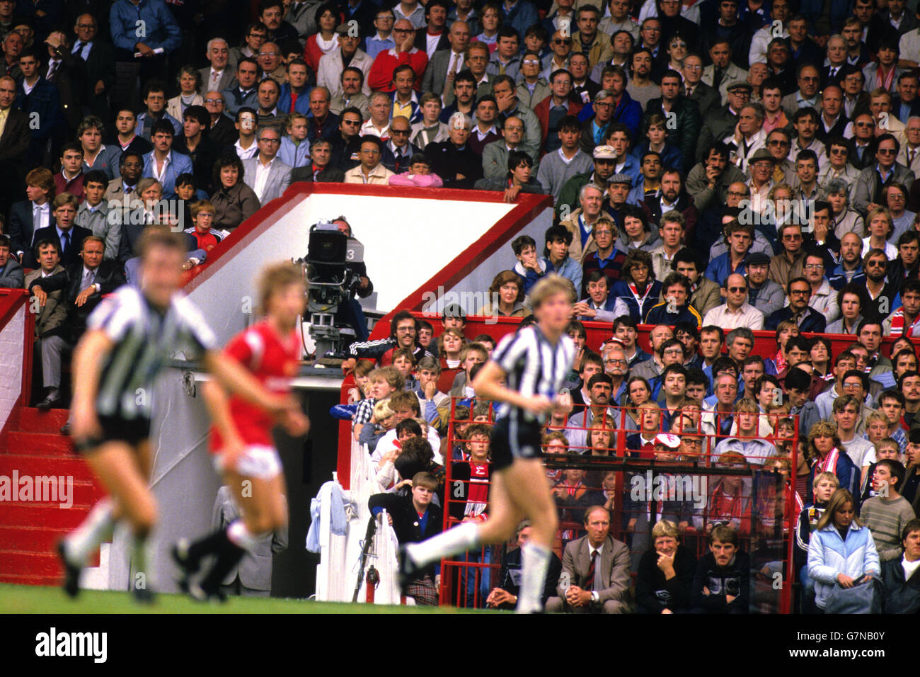 Football - Canon League Division One - Manchester United / Newcastle United - Old Trafford.Jack Charlton, responsable de Newcastle United, regarde depuis le dug out. Banque D'Images
