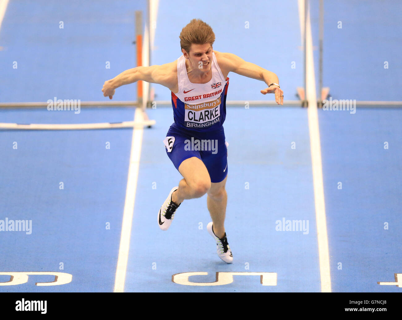 Athlétisme - Grand Prix intérieur de Sainsbury - Barclaycard Arena.Lawrence Clarke, dans les haies de 60 mètres pour hommes, s'échauffe lors du Grand Prix intérieur de Sainsbury à la Barclaycard Arena, Birmingham. Banque D'Images
