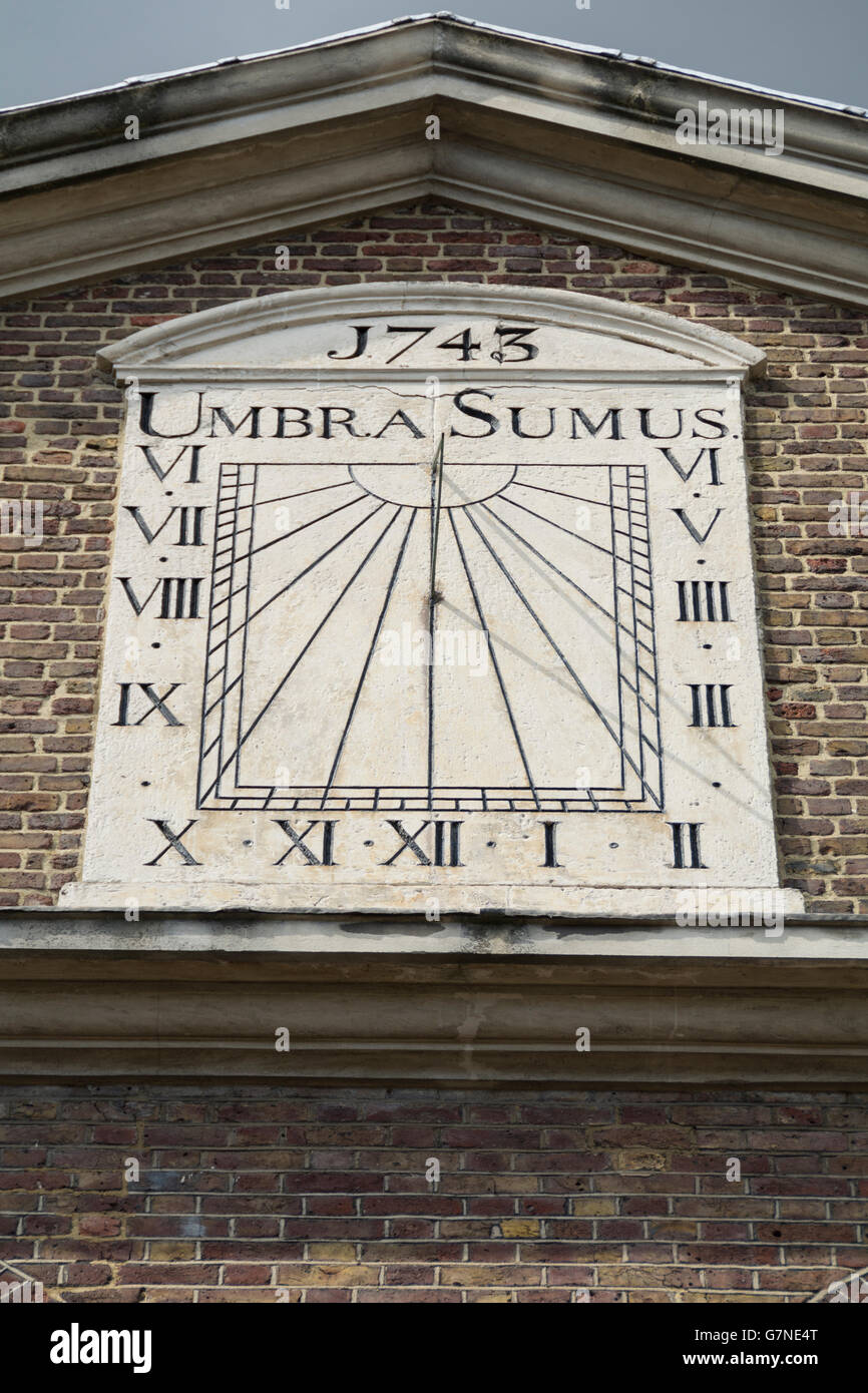 Sundial sur Jamme Masjid mosquée sur Brick Lane, Londres, Angleterre, Royaume-Uni Banque D'Images