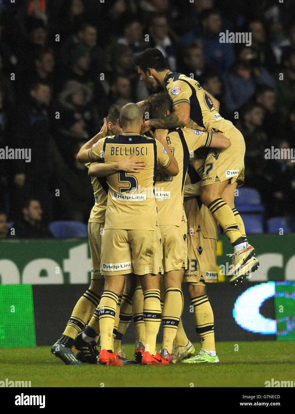 Football - Sky Bet Championship - Reading v Leeds United - Madejski Stadium. Les joueurs de Leeds United célèbrent leur objectif d'ouverture Banque D'Images