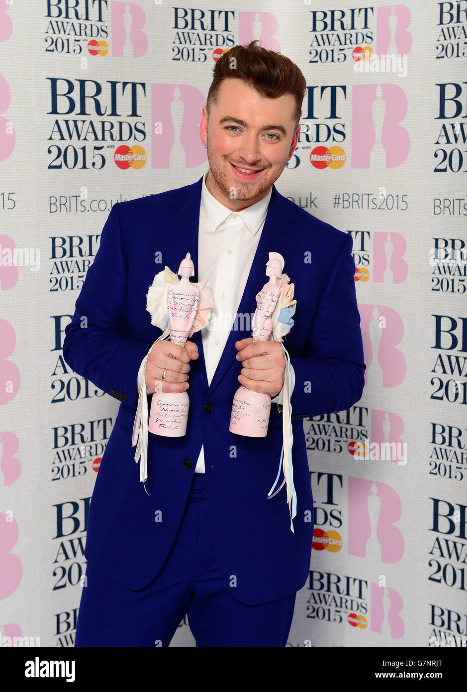 Sam Smith avec son prix pour British Breakthrough Act et le Brits Global Success Award dans la salle de presse des Brit Awards 2015 à l'O2 Arena, Londres. APPUYEZ SUR ASSOCIATION photo. Date de la photo: Mercredi 25 février 2015. Voir l'histoire de PA SHOWBIZ Bits. Le crédit photo devrait se lire comme suit : Dominic Lipinski/PA Wire Banque D'Images