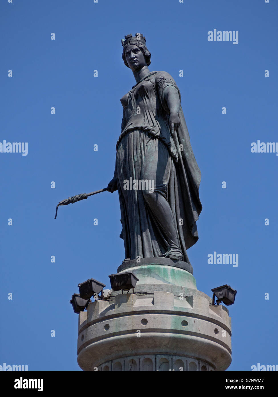 LILLE, FRANCE - 08 JUIN 2014 : statue d'une déesse au sommet de la colonne de la Grand-place Banque D'Images