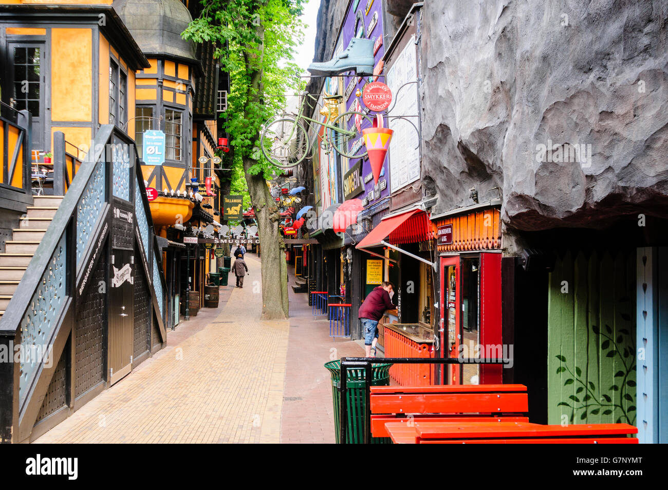 Les échoppes de rue avec amusement Tivoli Garden amusement park et jardin d'agrément, à Copenhague, au Danemark. Banque D'Images